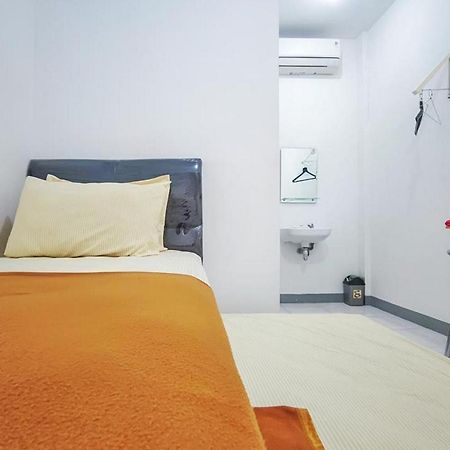 Shekinah Homestay & Cafe Waikabubak Mitra Reddoorz Экстерьер фото