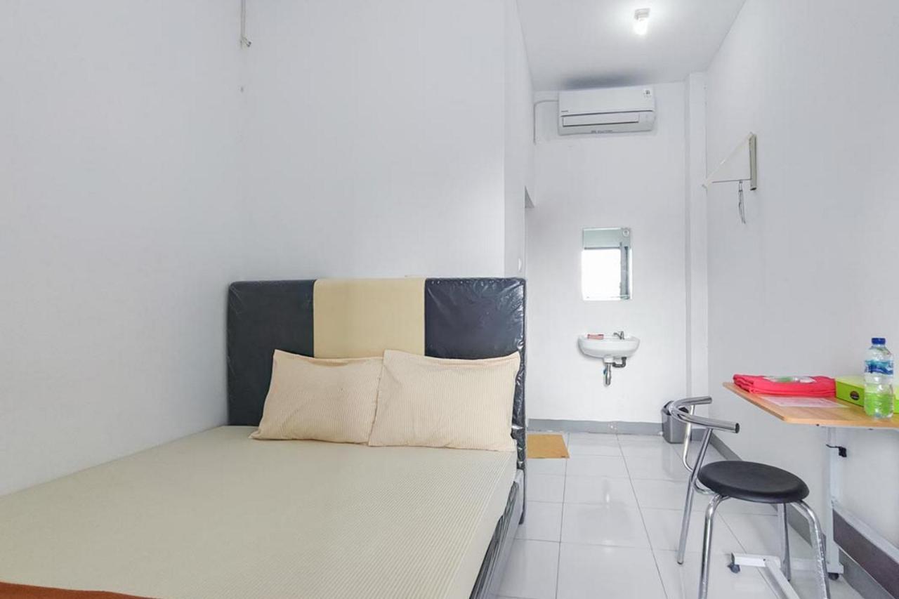 Shekinah Homestay & Cafe Waikabubak Mitra Reddoorz Экстерьер фото