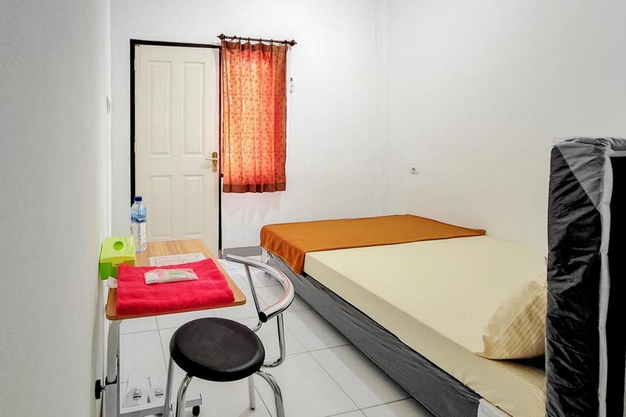 Shekinah Homestay & Cafe Waikabubak Mitra Reddoorz Экстерьер фото