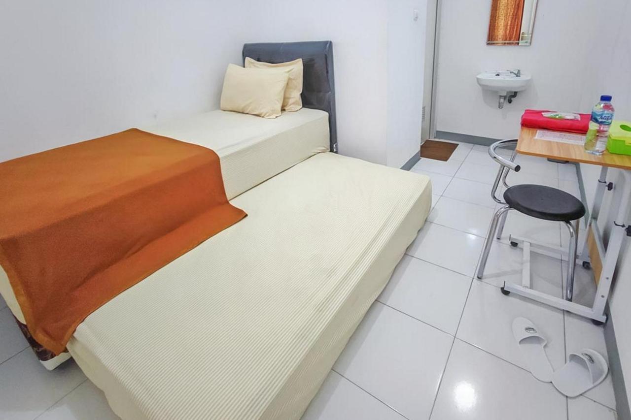 Shekinah Homestay & Cafe Waikabubak Mitra Reddoorz Экстерьер фото