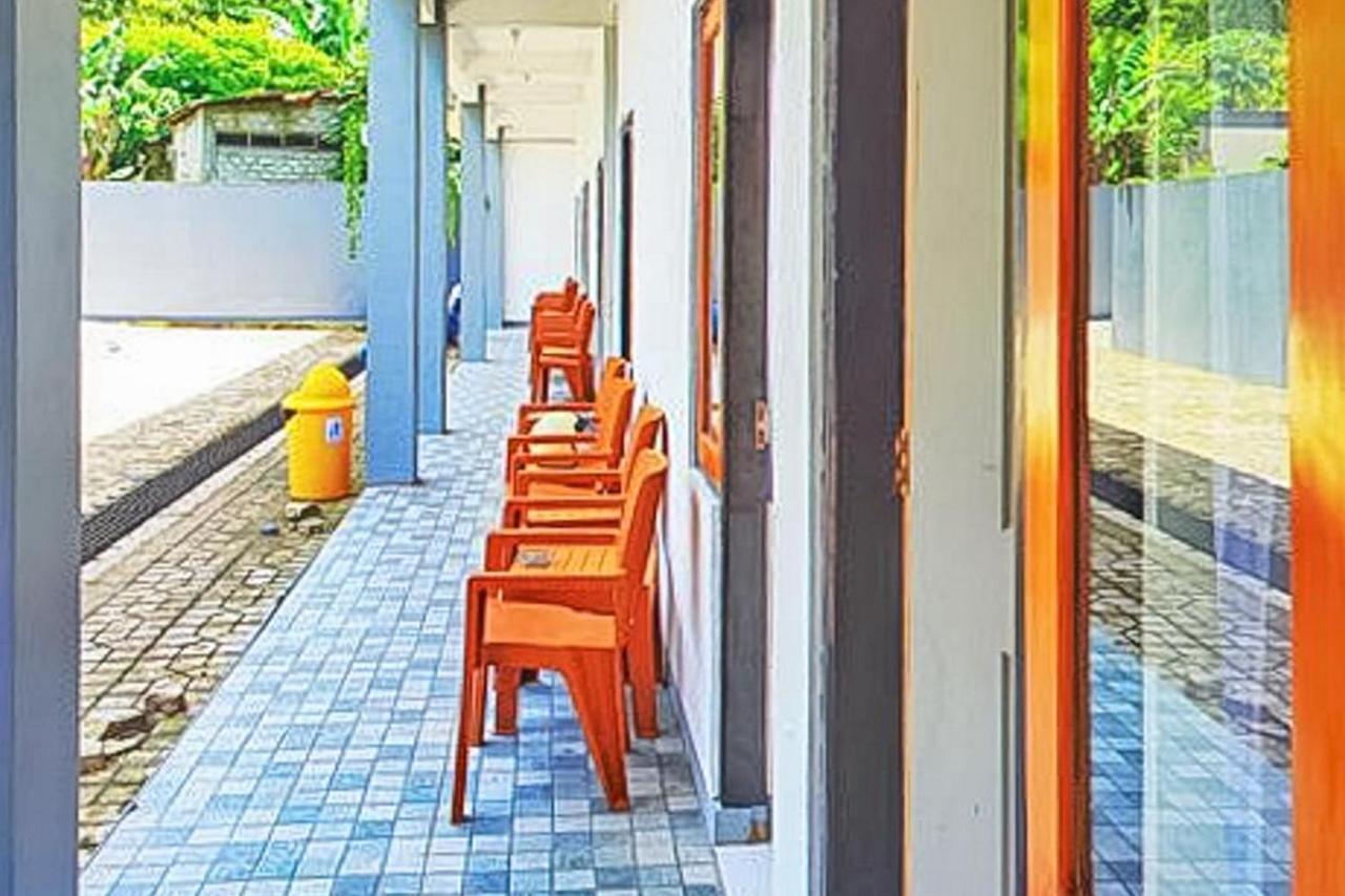 Shekinah Homestay & Cafe Waikabubak Mitra Reddoorz Экстерьер фото