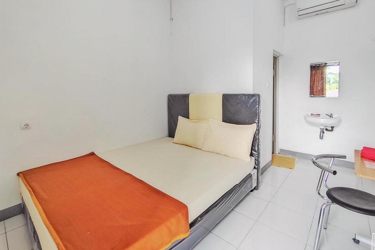 Shekinah Homestay & Cafe Waikabubak Mitra Reddoorz Экстерьер фото