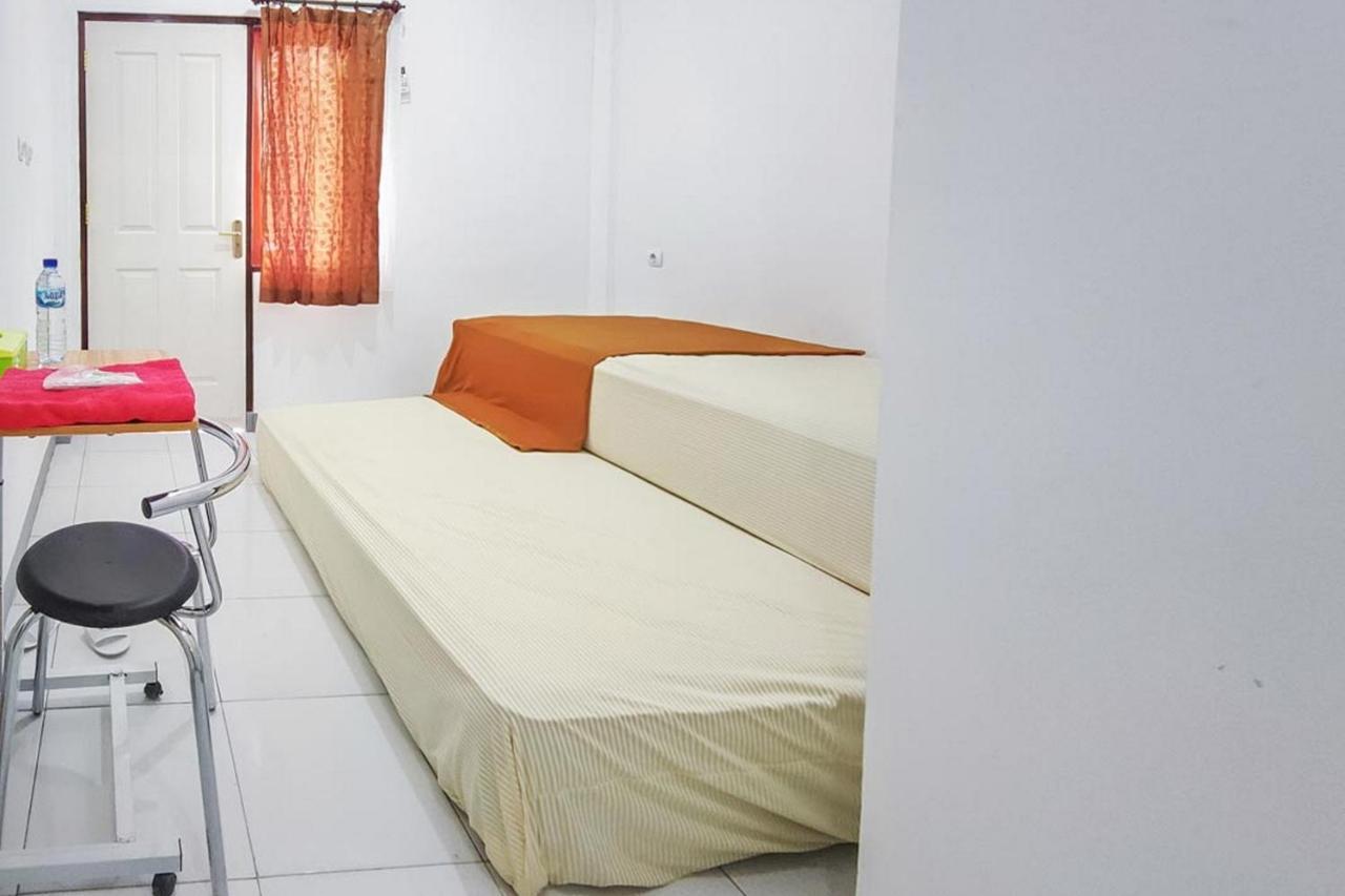 Shekinah Homestay & Cafe Waikabubak Mitra Reddoorz Экстерьер фото