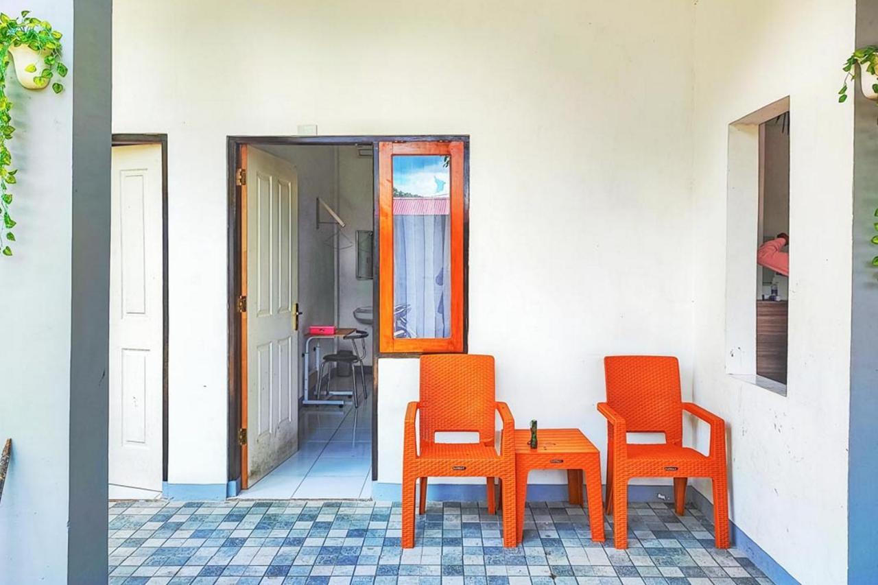 Shekinah Homestay & Cafe Waikabubak Mitra Reddoorz Экстерьер фото