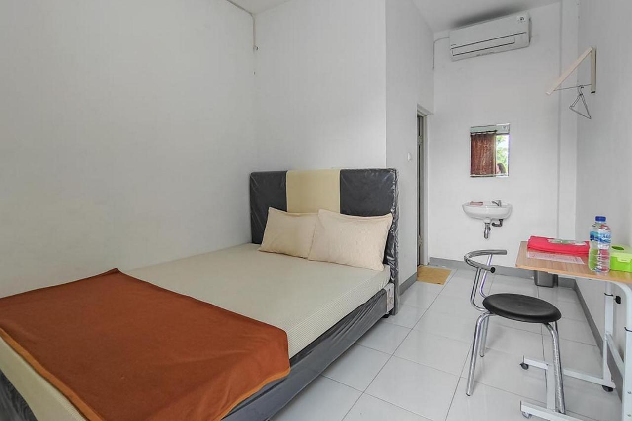 Shekinah Homestay & Cafe Waikabubak Mitra Reddoorz Экстерьер фото